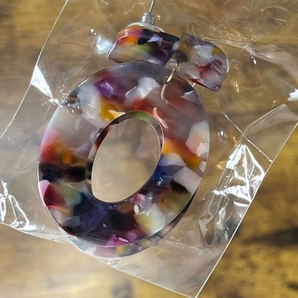 Marbled Dangle Earrings - Picture 6 of 6